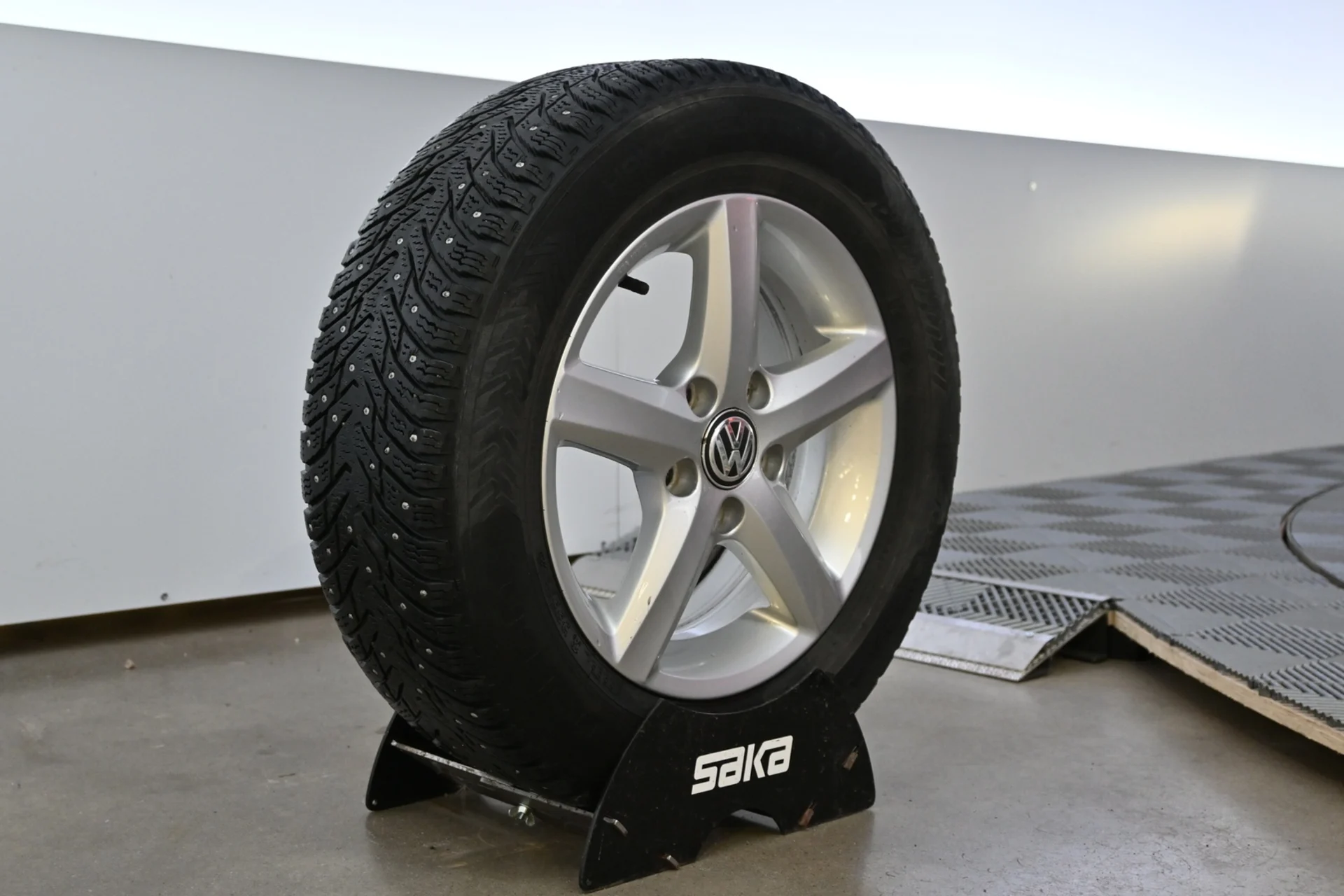 Car Image - 4ab5uD47IFdjPz5PZnKkid