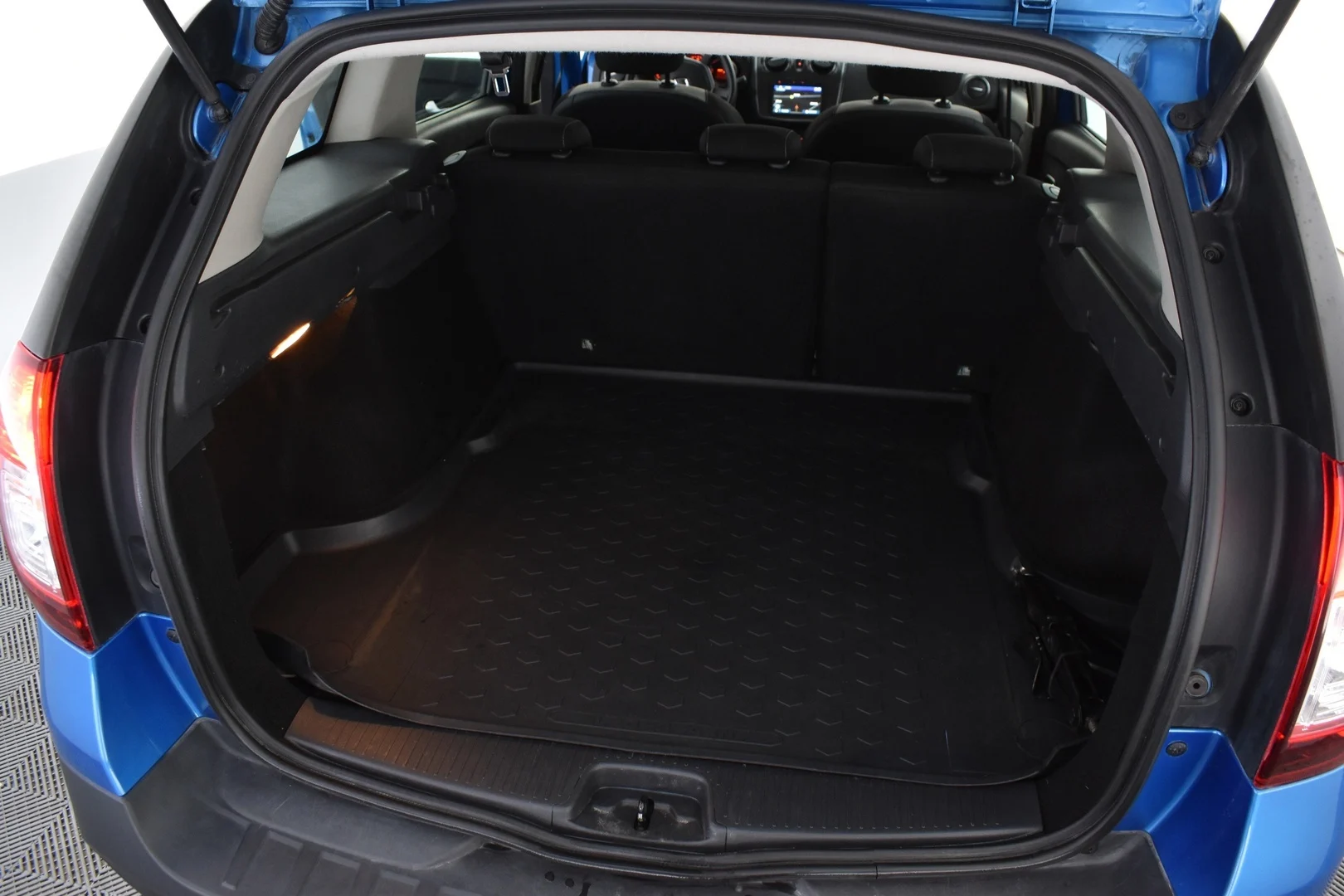 Car Image - 7395ZJDgVPdUixFmiXX5uN