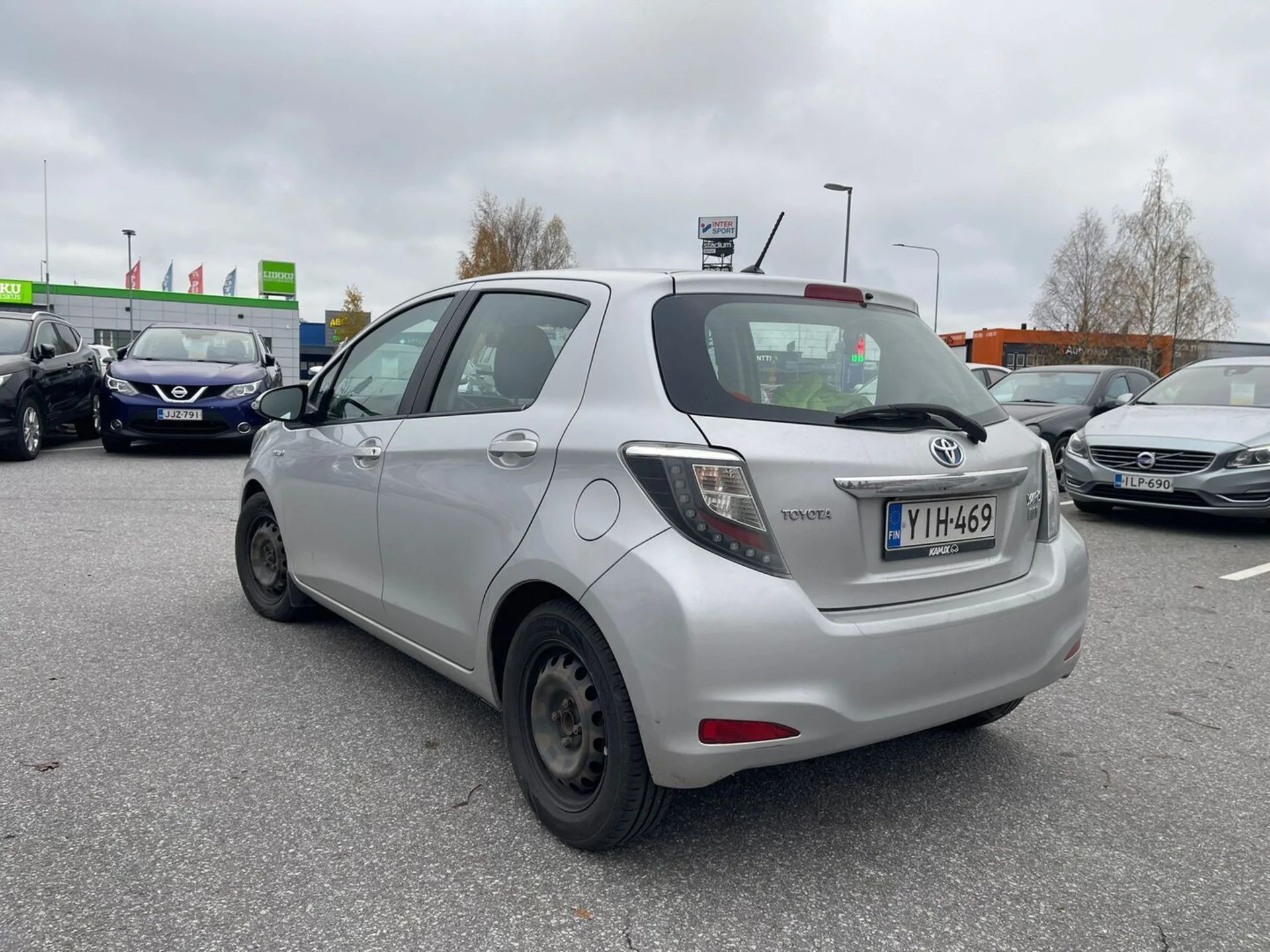 Car Image - 8221N0qHfjq8zy1fjQPtu