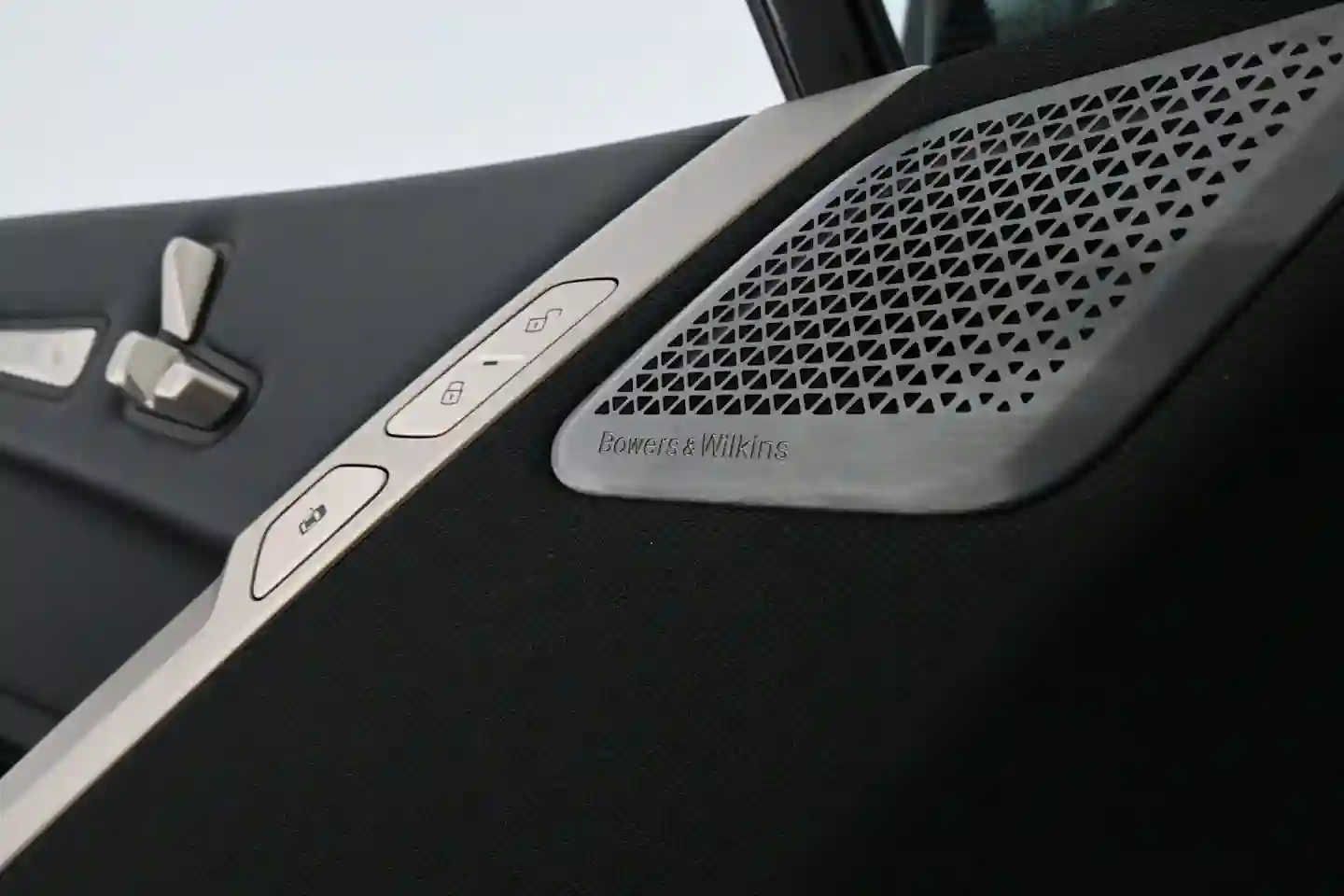 Car Image - 4K6Hz0TvUQsxtr35OYwuH7