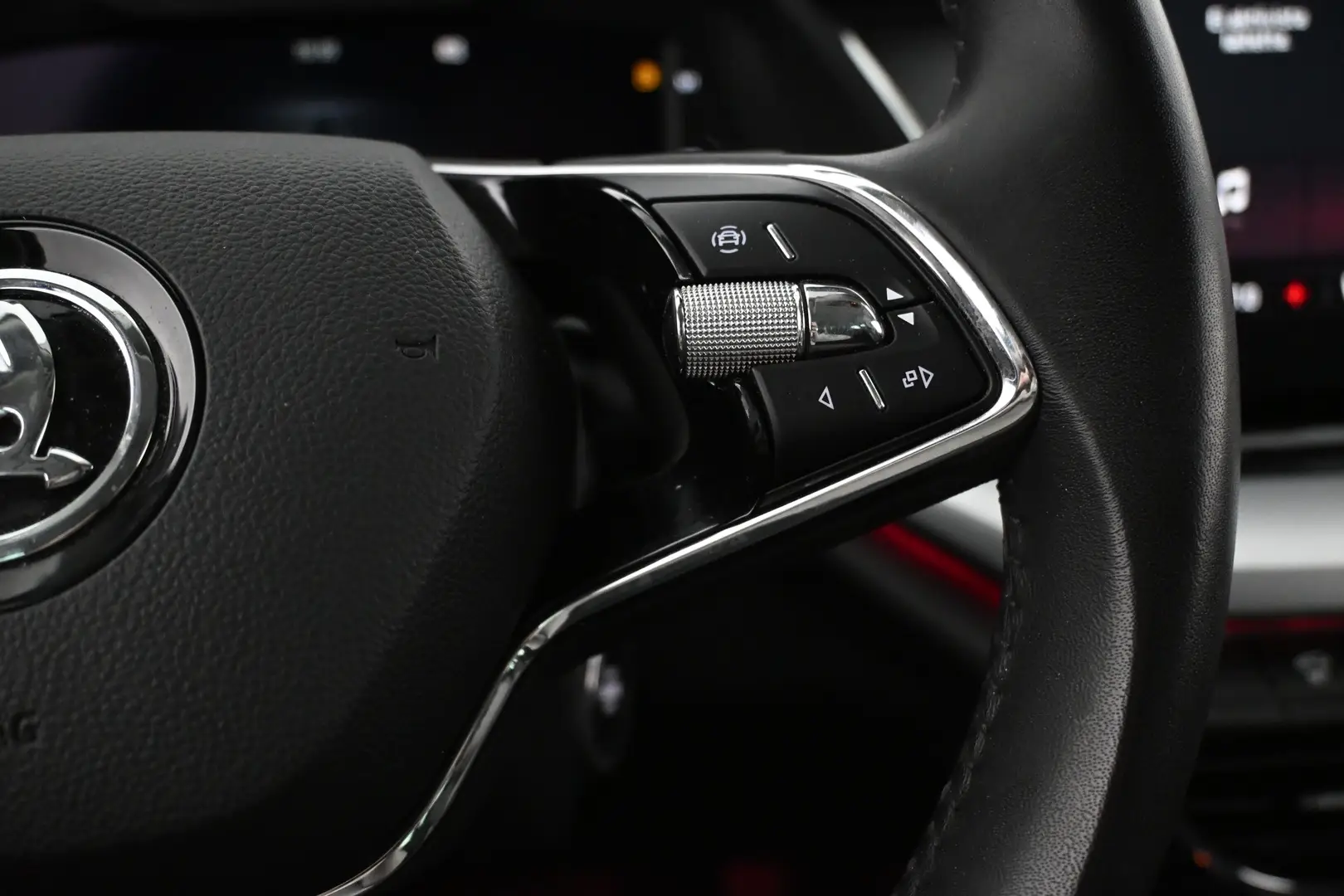 Car Image - 3quGSsFFB9dXdDe9BsKdcb