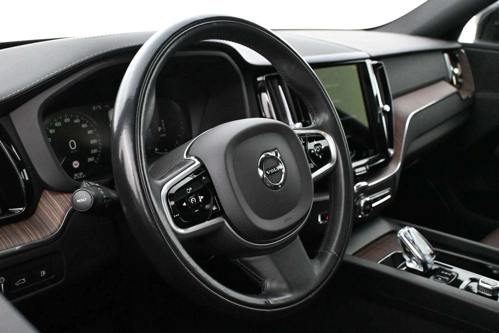 Car Image - 1MlQn8DsFCXD1x4hMzlZZk