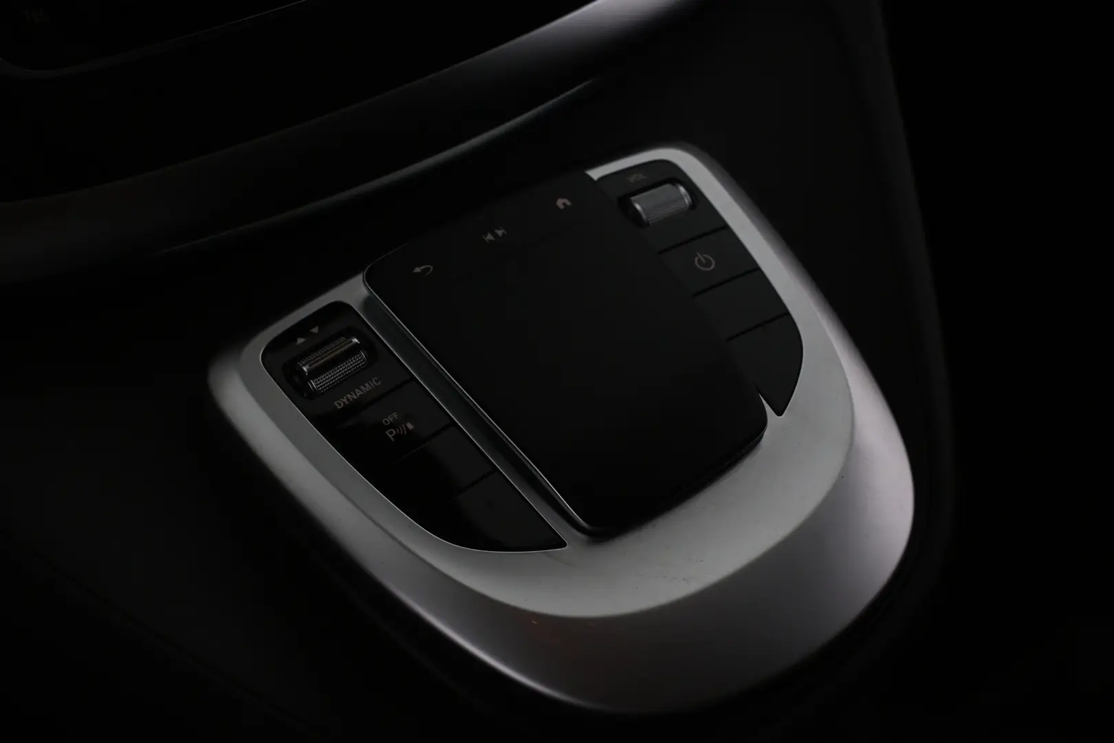 Car Image - 2wG2QD1PQkFrjMiN9UdJkV