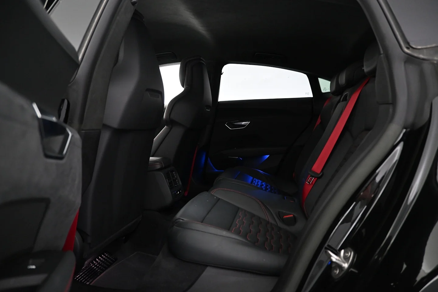 Car Image - 1BzKyQcAr1FmMDbbFrQy1z