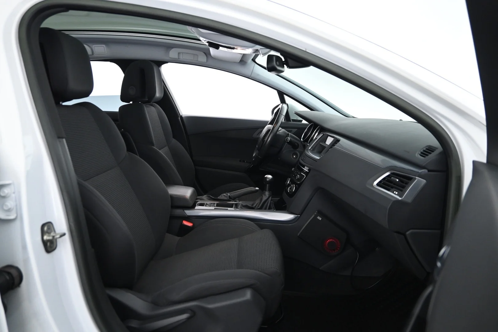 Car Image - 1ShlTeww3I33yliTcIYpXF