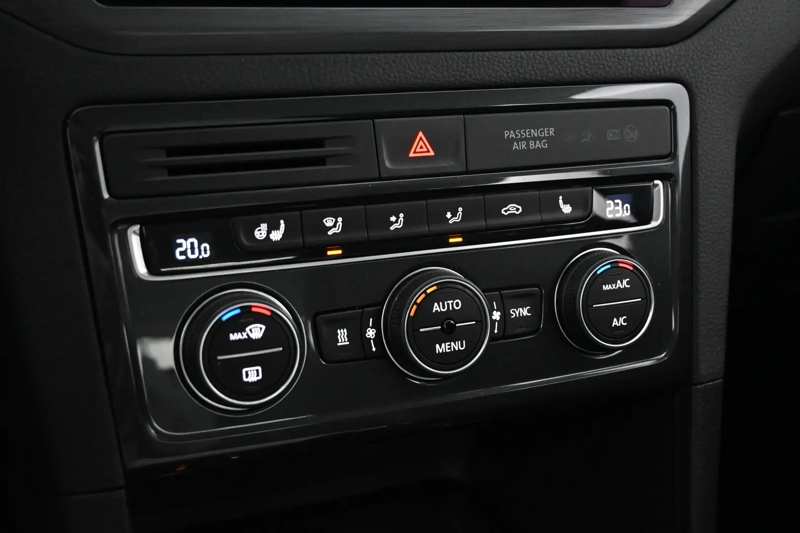 Car Image - 7KmoB11RE43HCBGp4ccymE