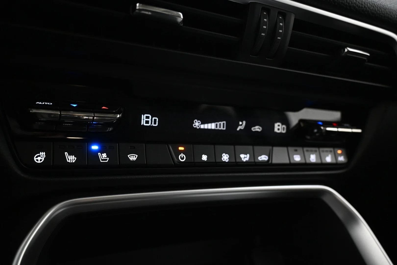 Car Image - 3i4mB2dGIRVPBTiIbQXp37