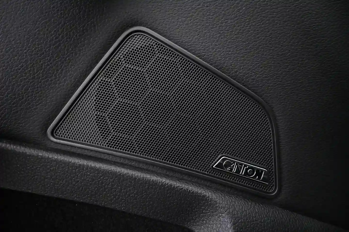 Car Image - 1hTWXRO9i0JH1CttTJJFt3
