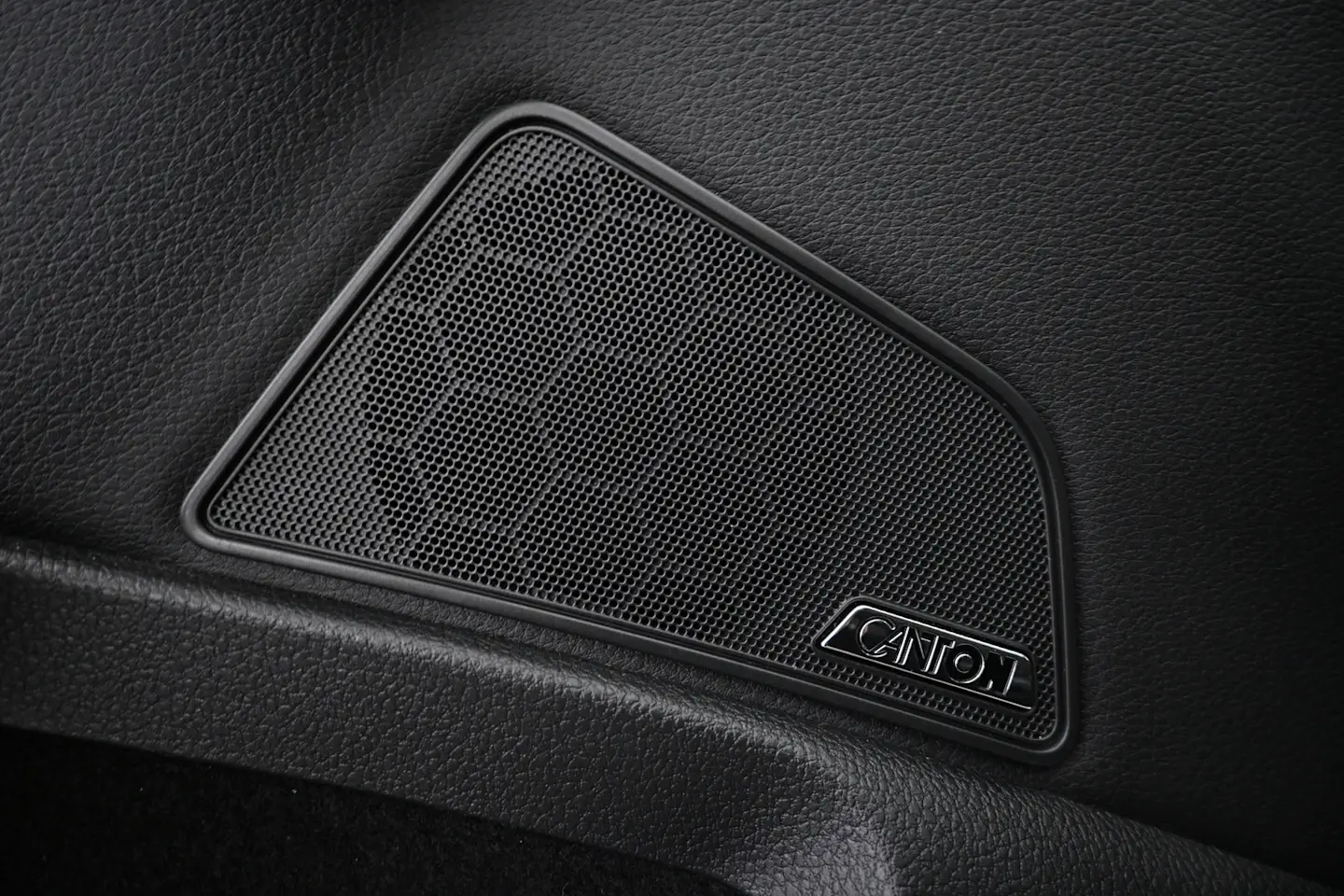 Car Image - 1hTWXRO9i0JH1CttTJJFt3