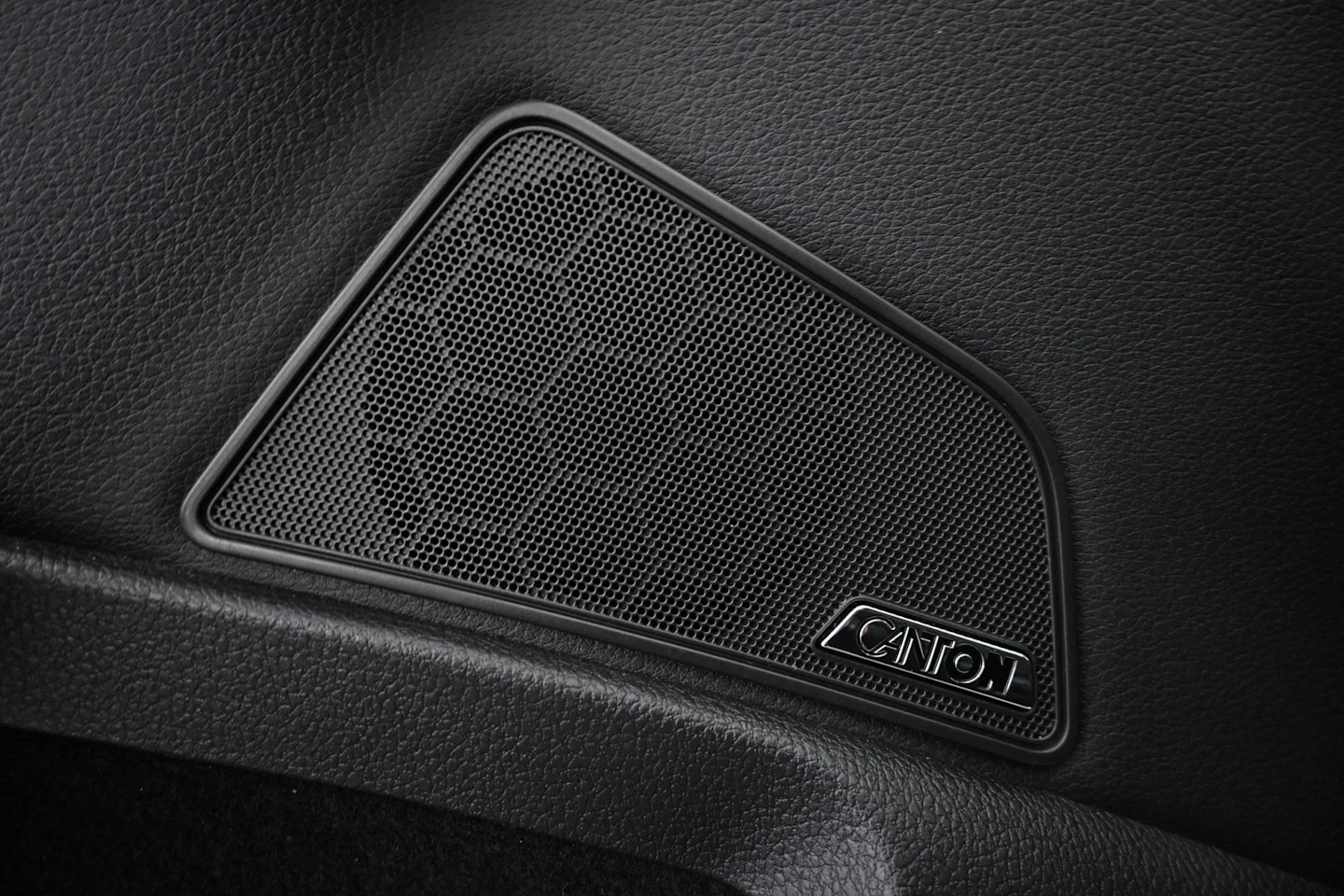 Car Image - 1hTWXRO9i0JH1CttTJJFt3