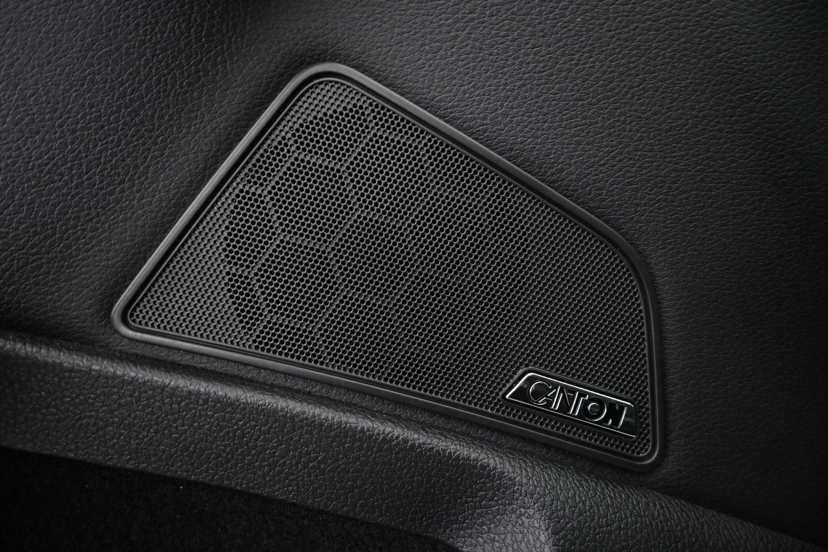 Car Image - 1hTWXRO9i0JH1CttTJJFt3