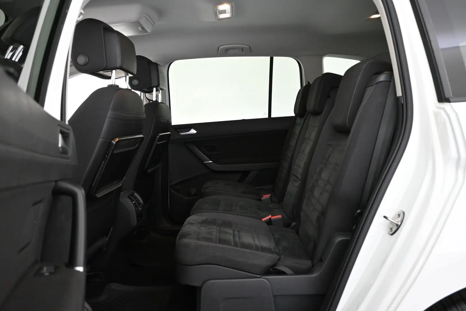 Car Image - Q2BXNQbIqW5plPjr7lXbn
