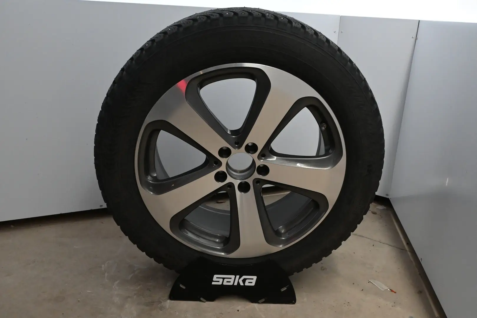 Car Image - 15qFAWRyxXLzpQmrZDQzUO