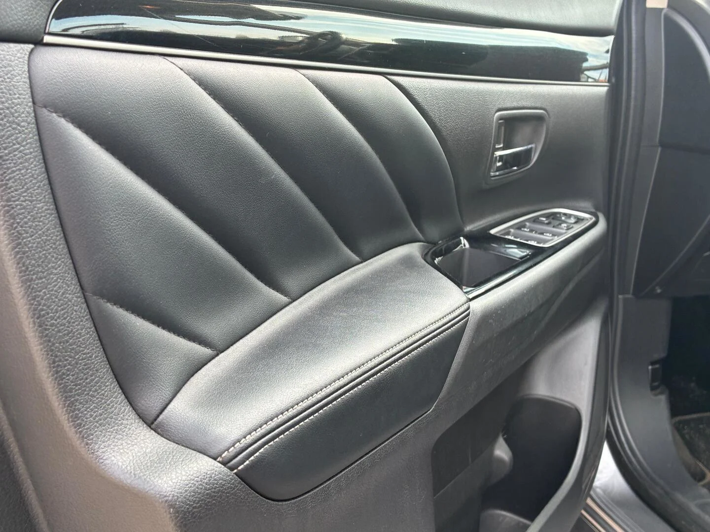 Car Image - 1IEOJLgWBRH12FKlw762pb