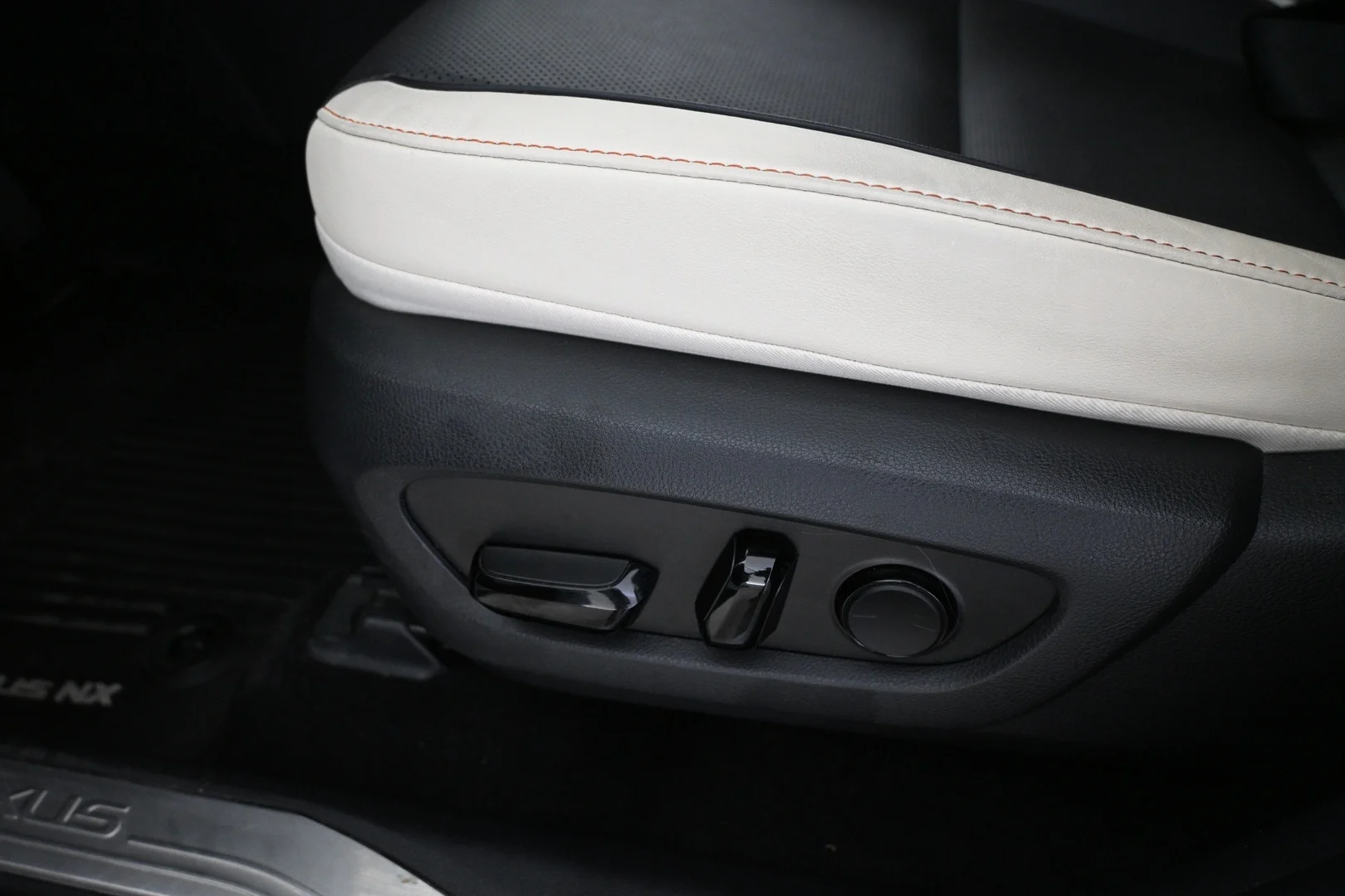 Car Image - 3dTeYeFuJuU6Z2q7yT8CzK
