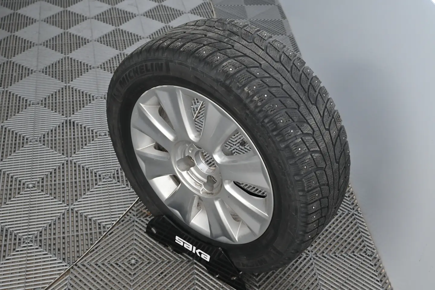 Car Image - 12wLzwrpIMBk01tNClNjub
