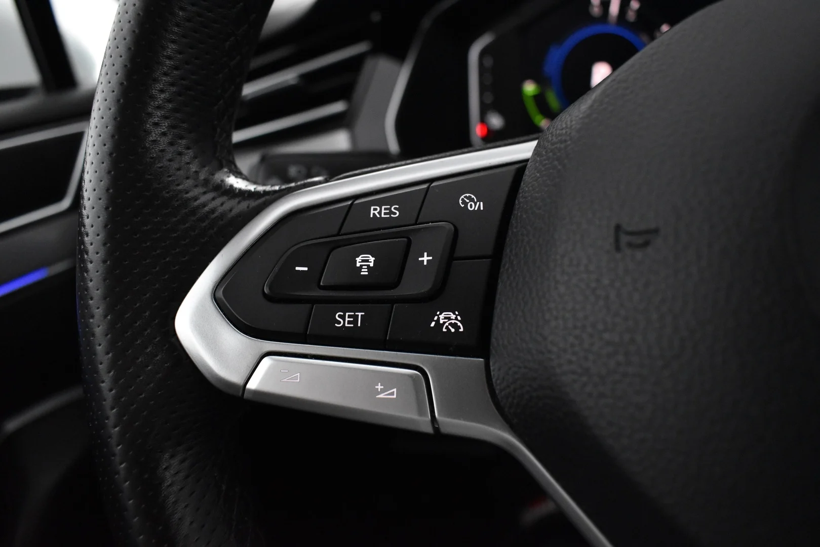 Car Image - 5yuLma4JKSUrlh88zR7KRW