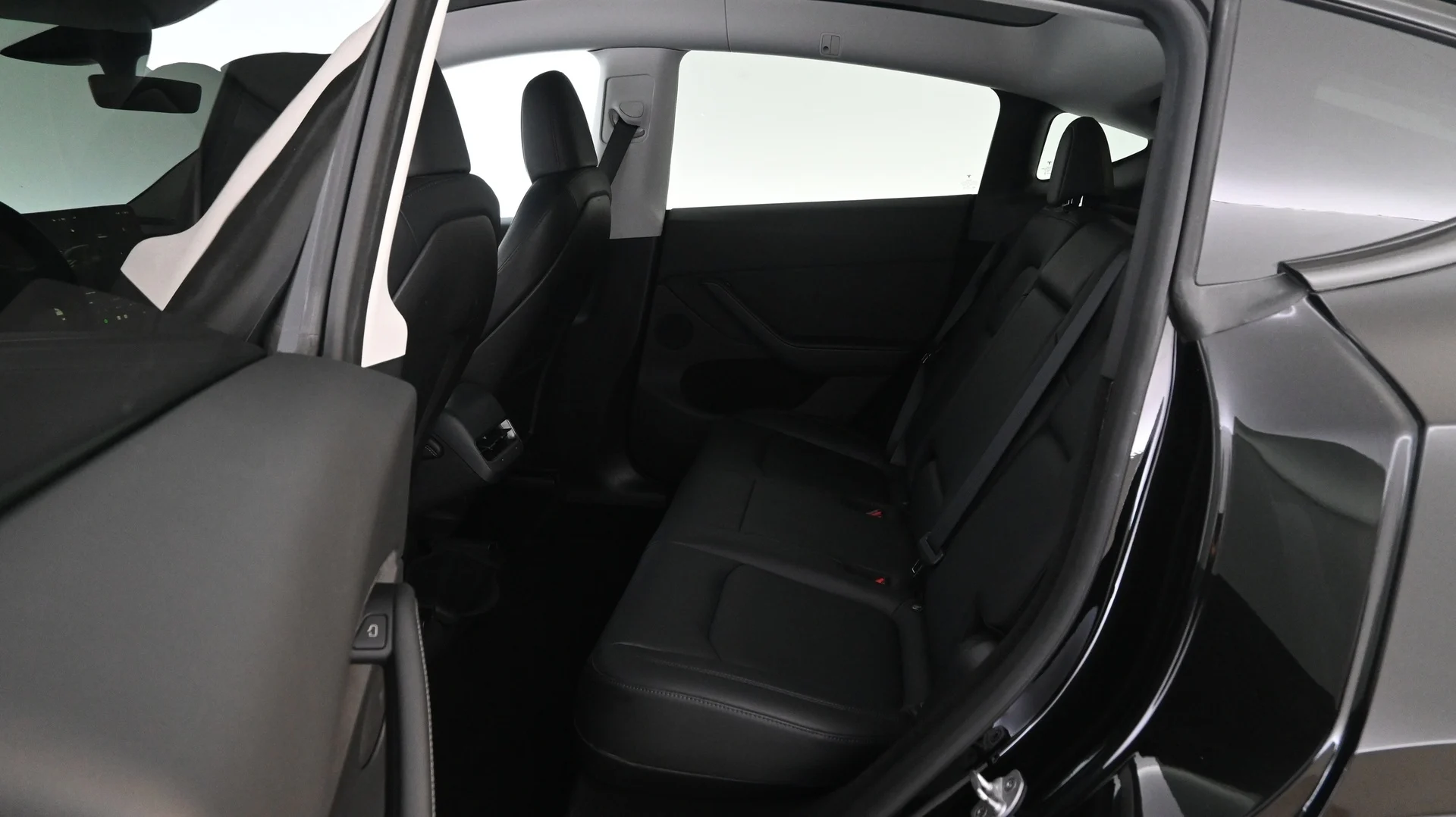 Car Image - 4VrGjU8mFP772Mx64FDI7g