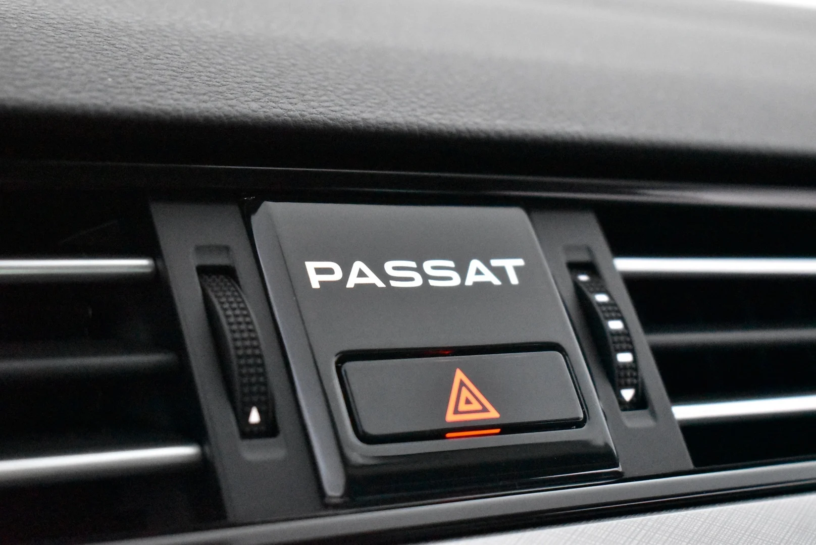 Car Image - 5nUXEul7H4xnBTfSazEEoM