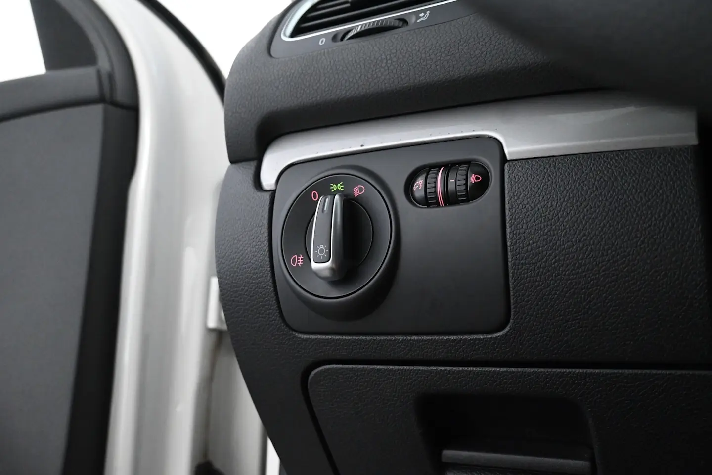 Car Image - 4PUjTZkG06DD75cKPM4Upr
