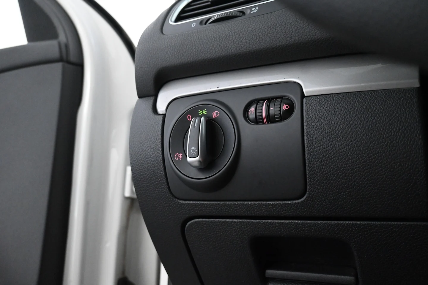 Car Image - 4PUjTZkG06DD75cKPM4Upr