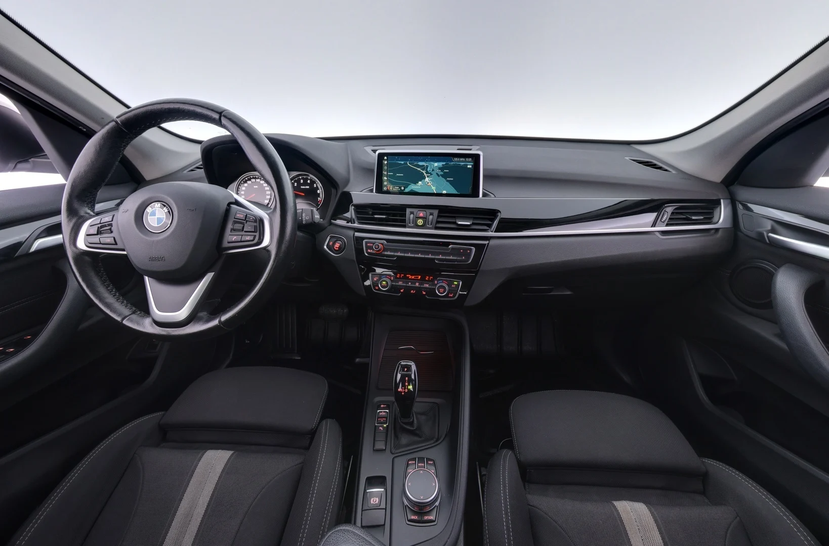 Car Image - 6o2XNZmYX1beBO0W7VWeFY