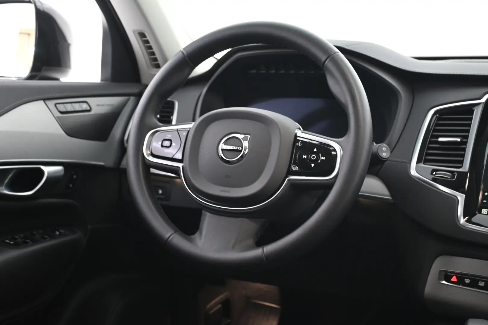 Car Image - 6o8AC9tRXoV5hGoi2MLqc9