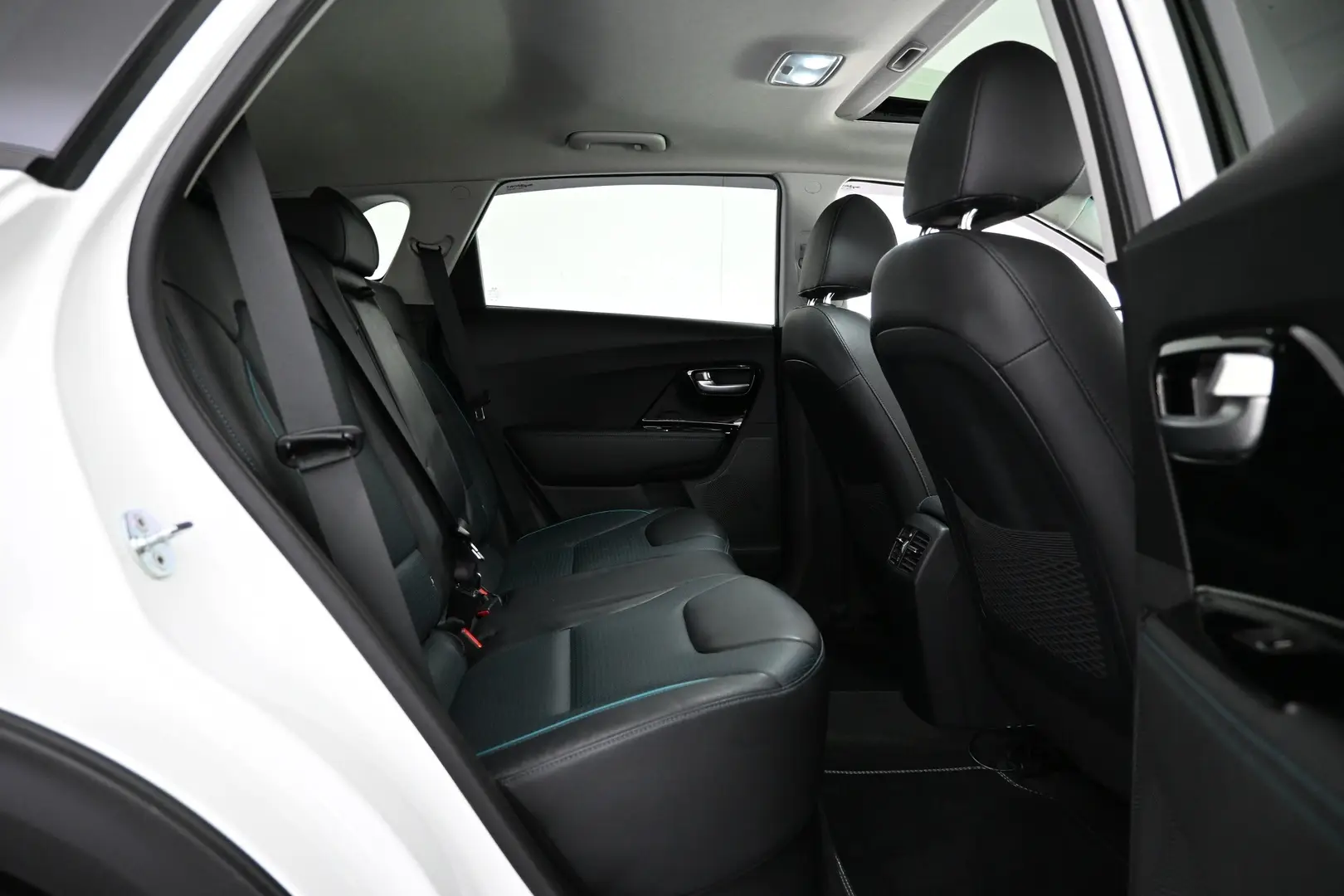 Car Image - G4OTj8Vm0Gp5cUnDqLHo1