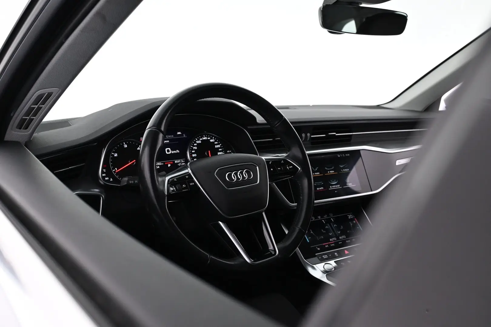 Car Image - 2r57qXFoYyWgg0YBD5Njco