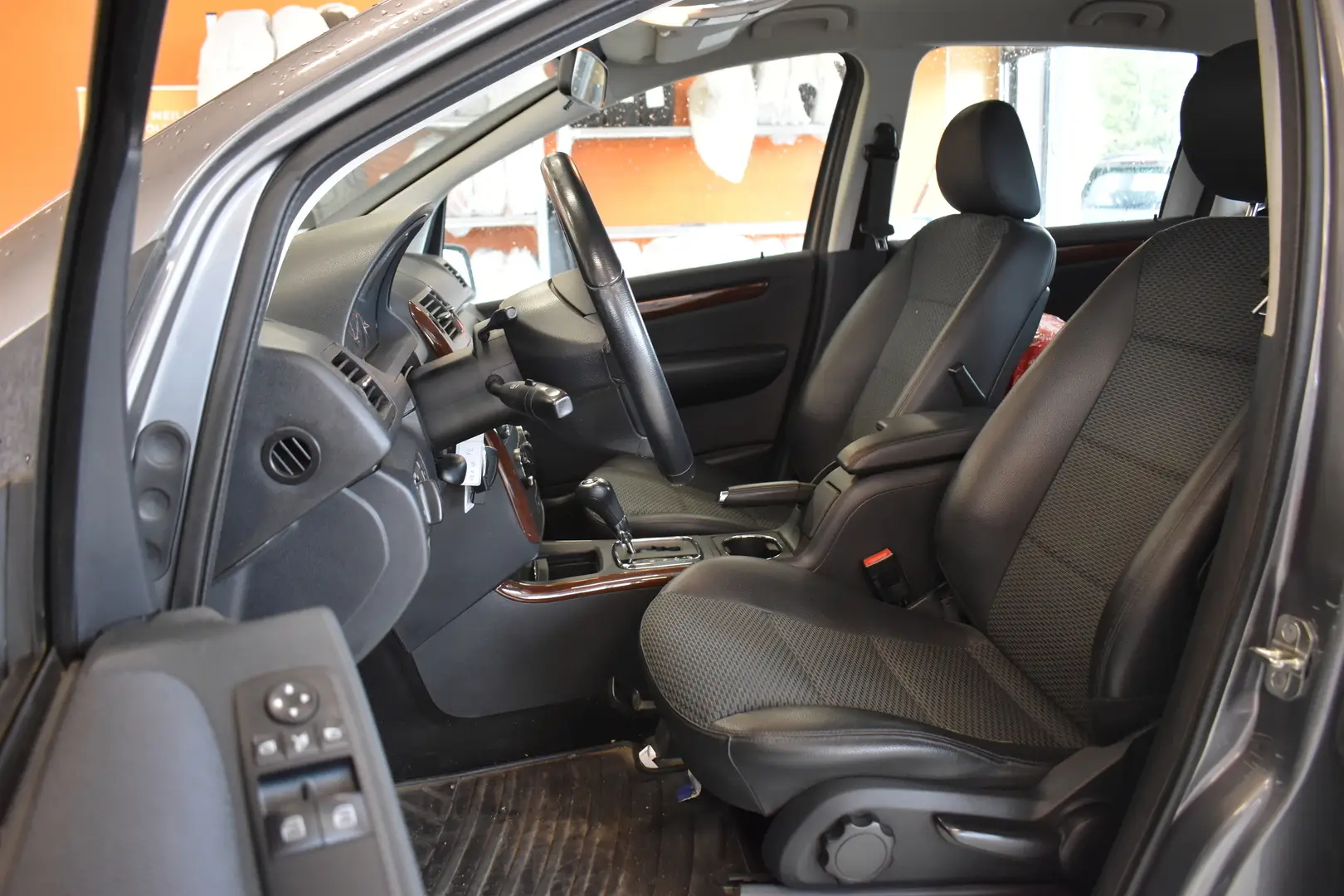 Car Image - 38erGA7z0EeYlN6cY6vBwp