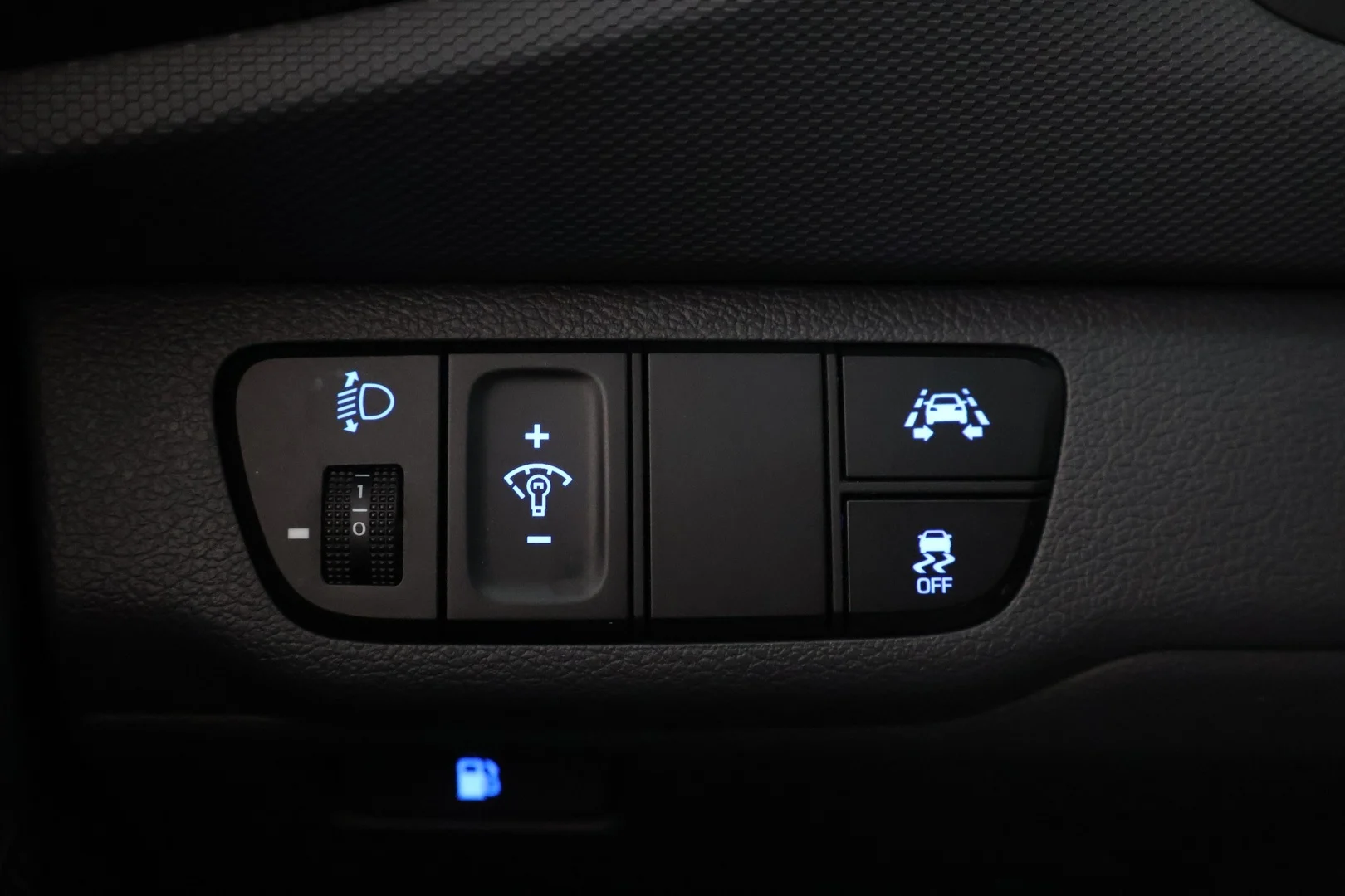 Car Image - 3oYv69DXwxe9jMR7ymCUPN