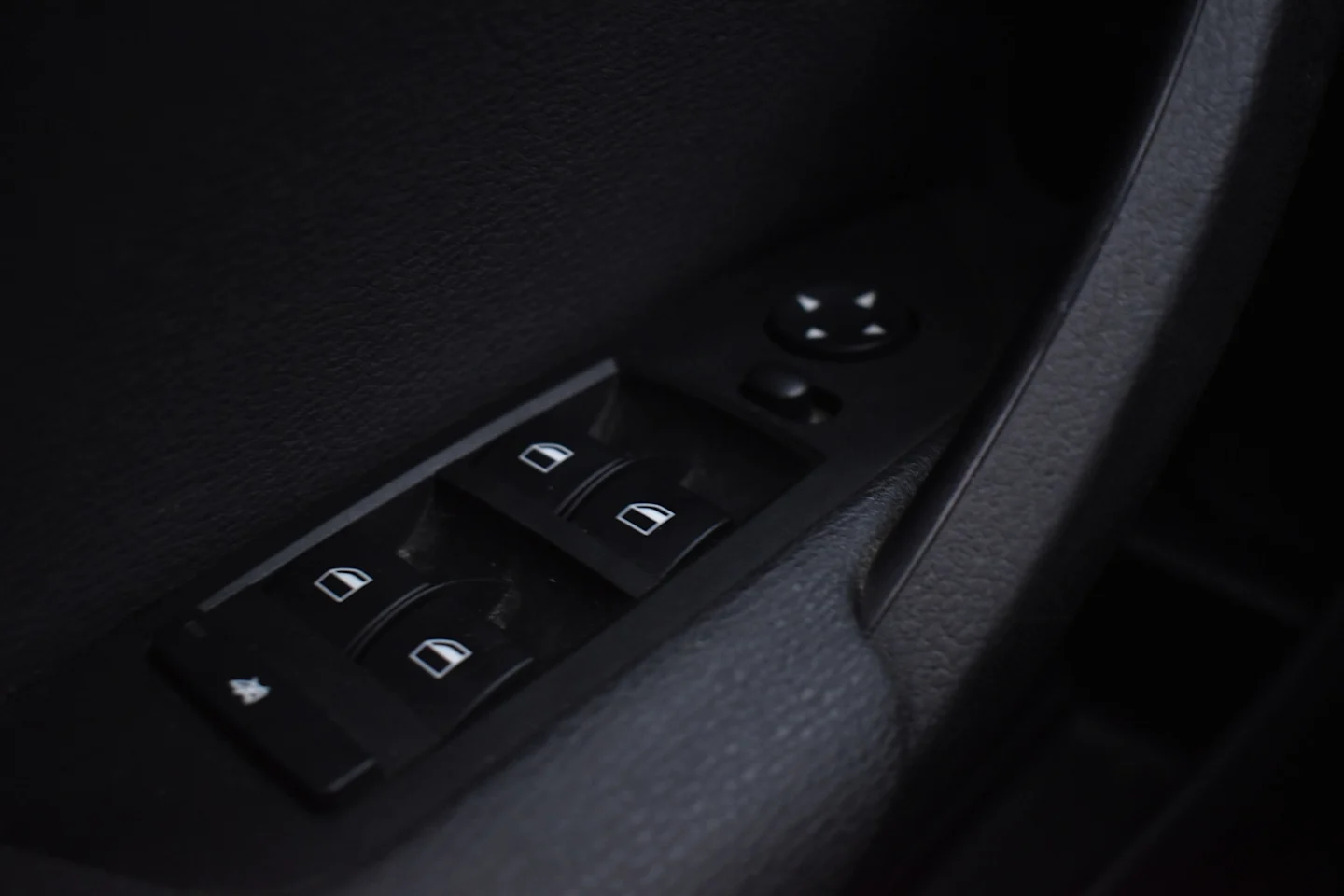 Car Image - 4nBsqiNdIBJt220qY41Tkh