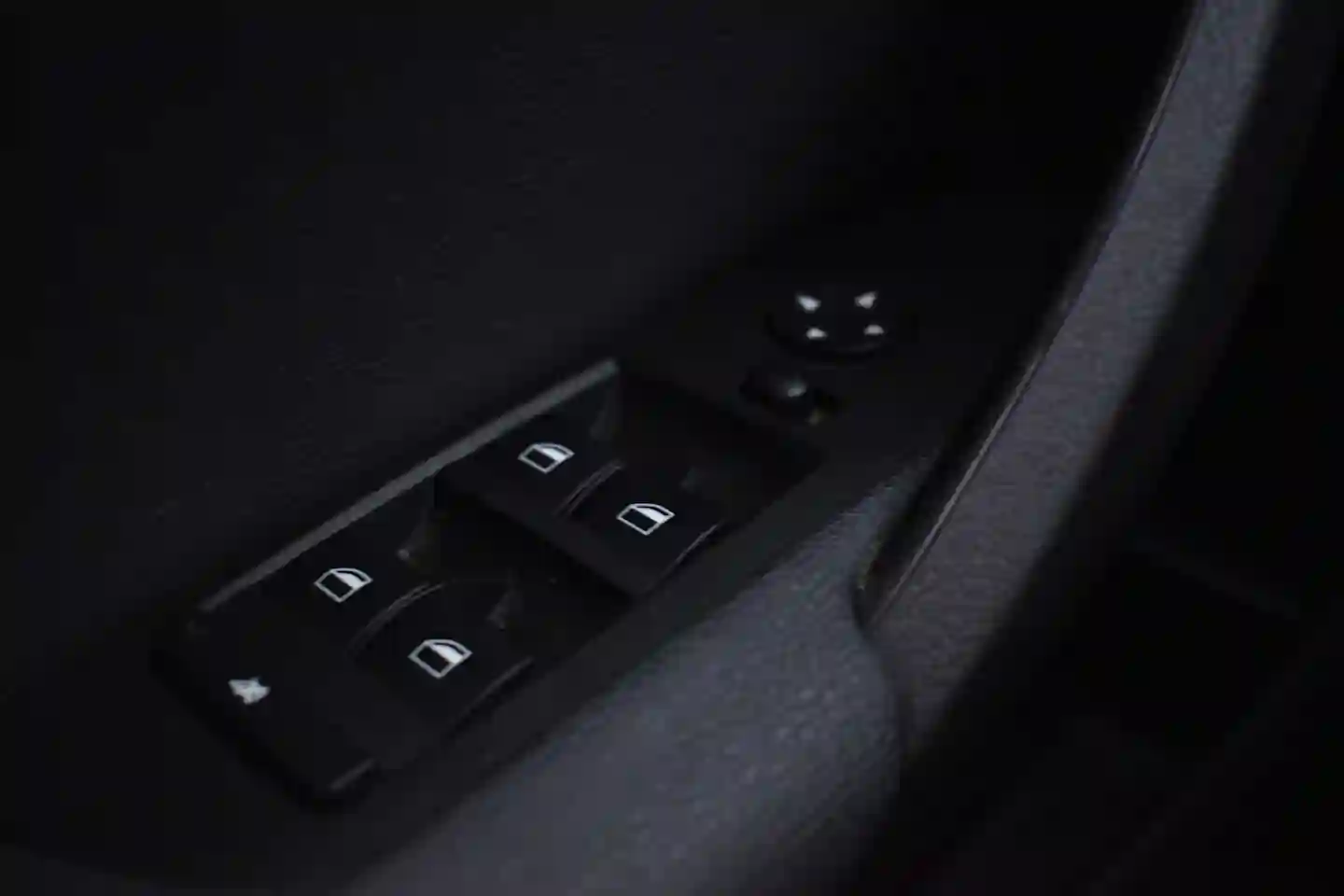 Car Image - 4nBsqiNdIBJt220qY41Tkh