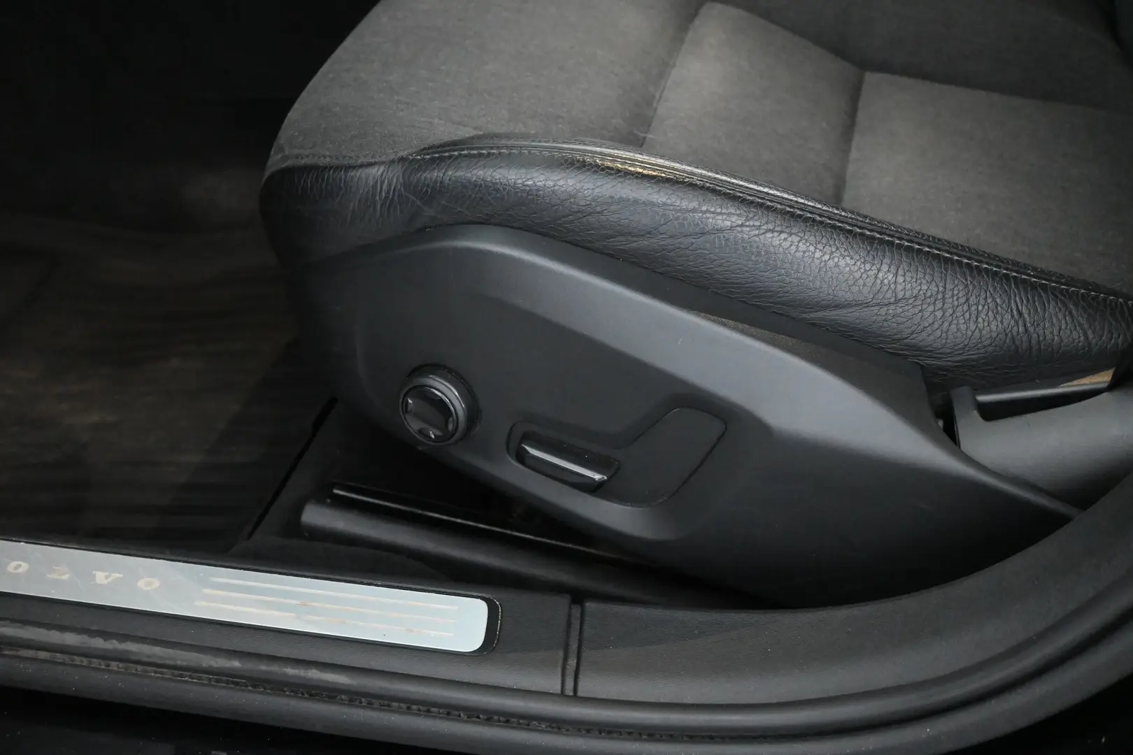 Car Image - 1GhW3ckCoL7Zix7tGcgBsE