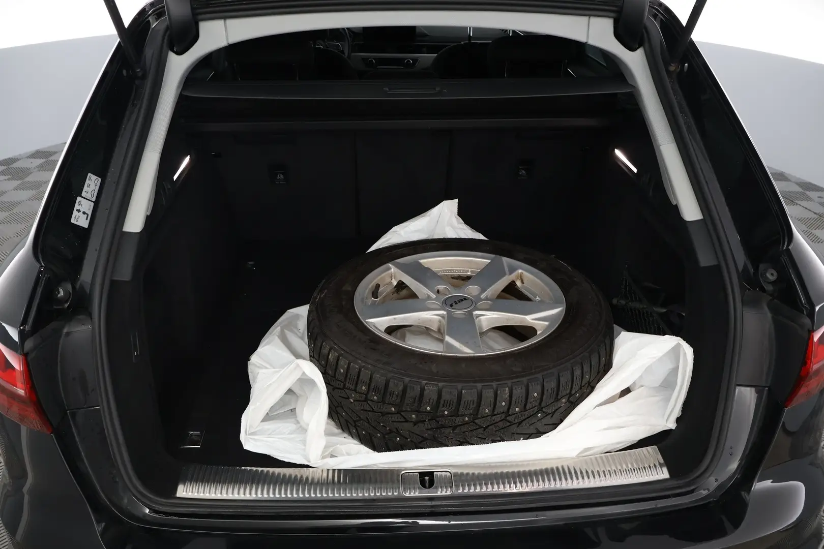 Car Image - 59IUNpT3FCXMvdSlFwkR7u