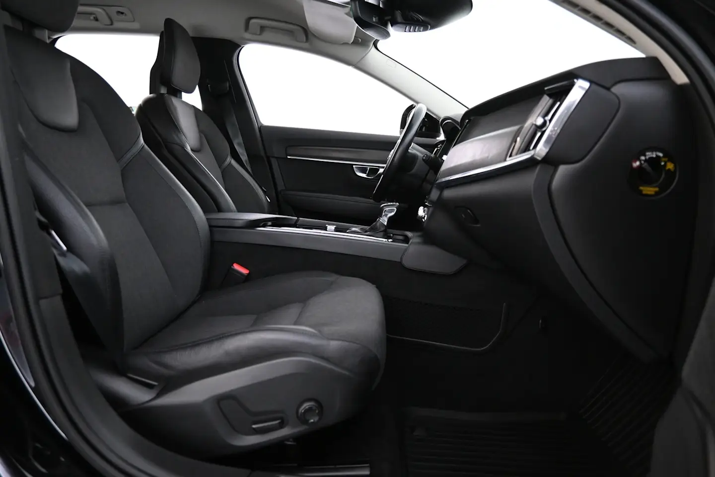 Car Image - XA5lzimtBwIVHtWOGxpCo