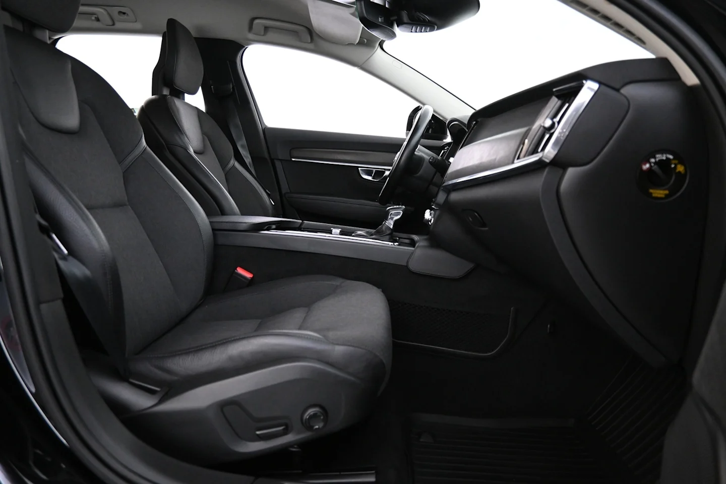 Car Image - XA5lzimtBwIVHtWOGxpCo