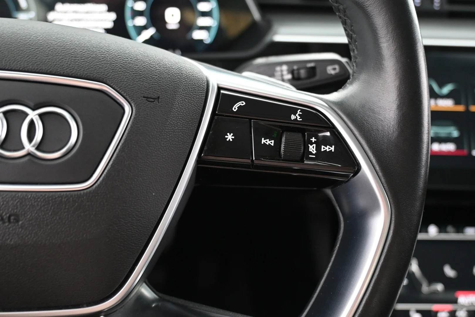 Car Image - 6Y49SiNa64hyRxZlMJsM6W