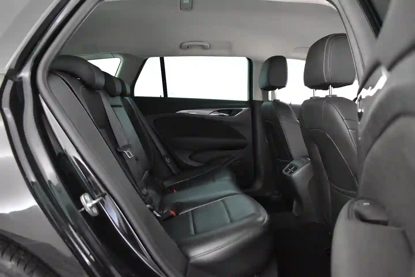 Car Image - 5dM8KUYFjm80xpGb3SBq3X