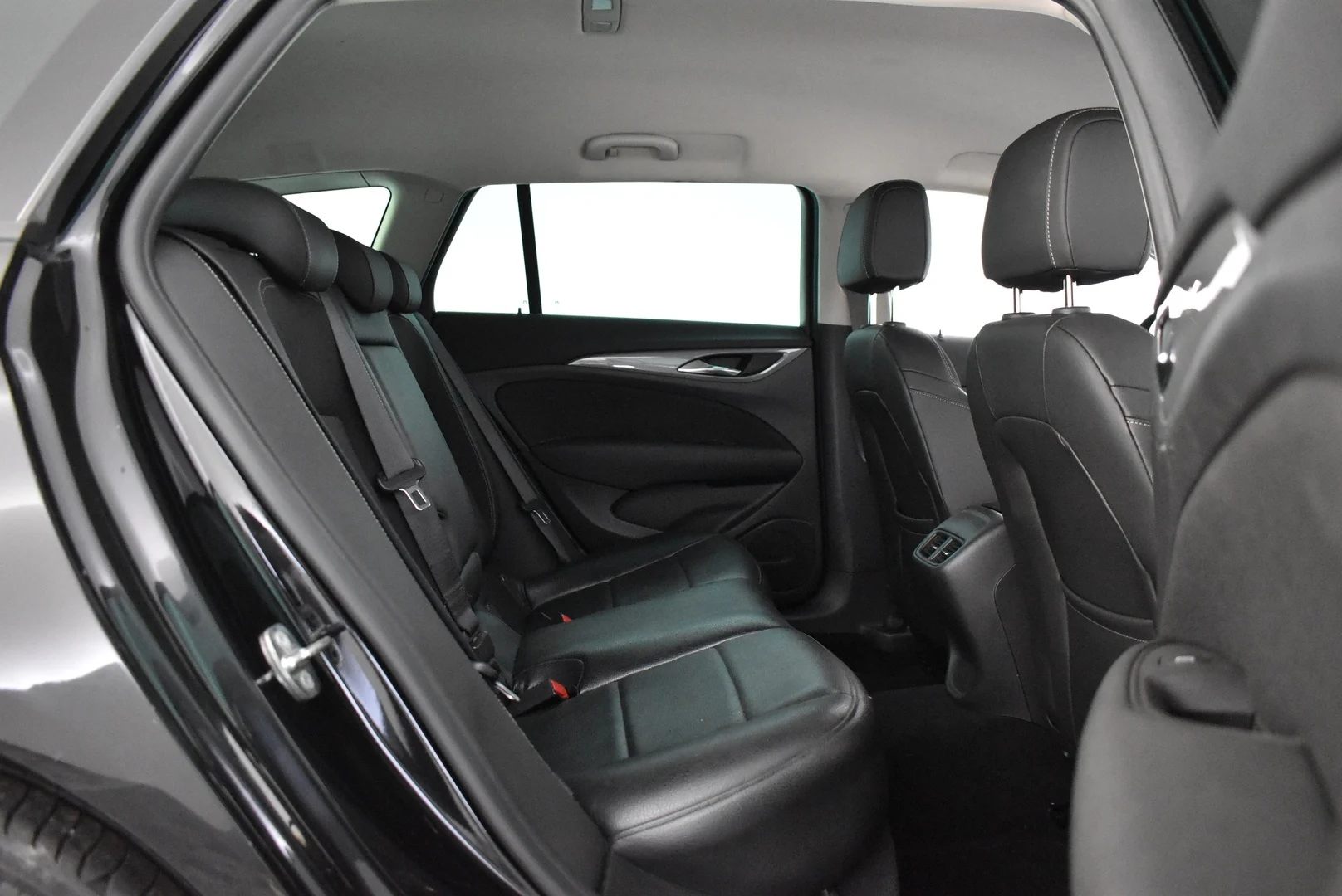 Car Image - 5dM8KUYFjm80xpGb3SBq3X