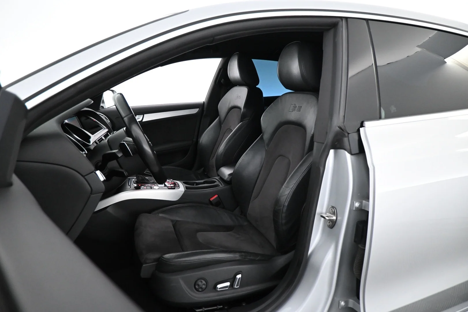 Car Image - 2Iix5JqlSdYvA1jj4GKJvF