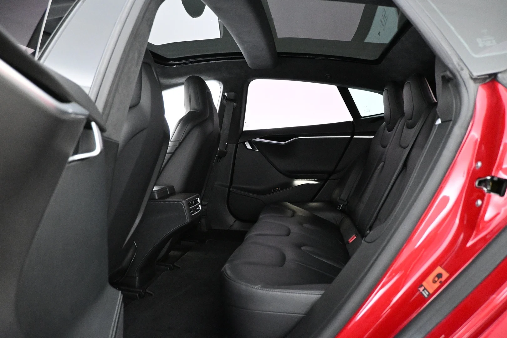 Car Image - 7fcB6kdy30sHeLYBLiplpr