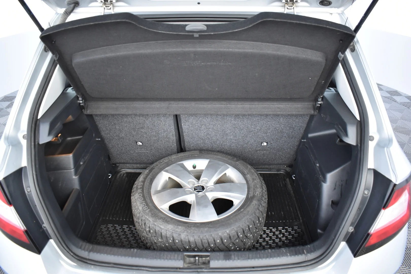 Car Image - fLKBBgZmwiltSbI2Ys4ig