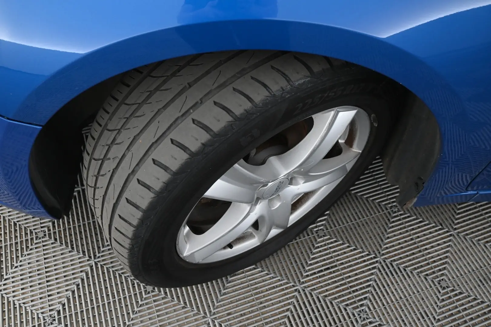 Car Image - yCn4Pn2T88Da9Fnkmt7YL