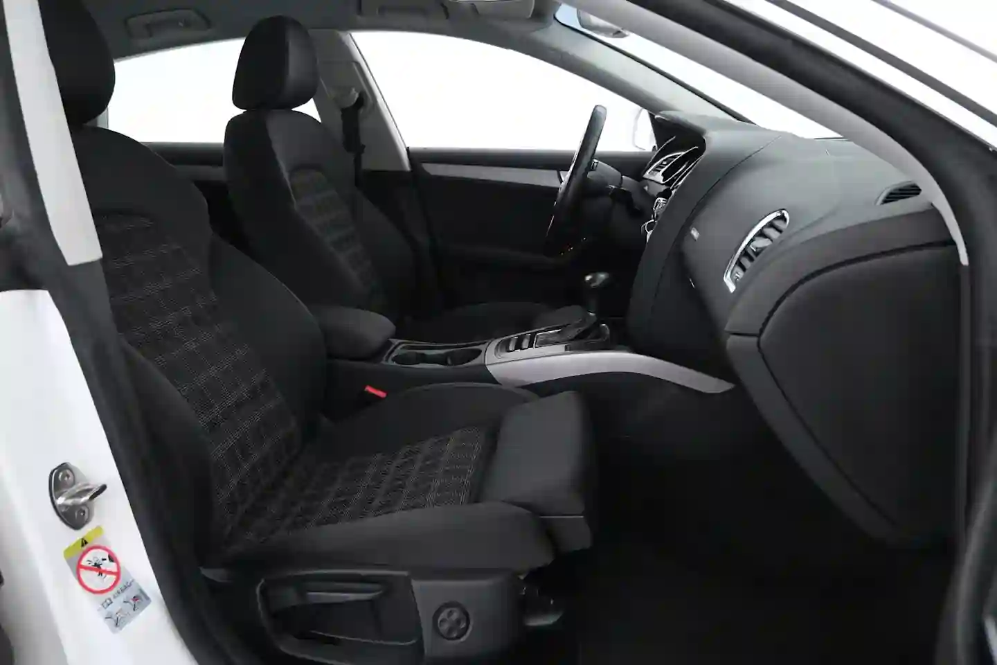 Car Image - 3Nud5uduyb0OqLlSPqjetM