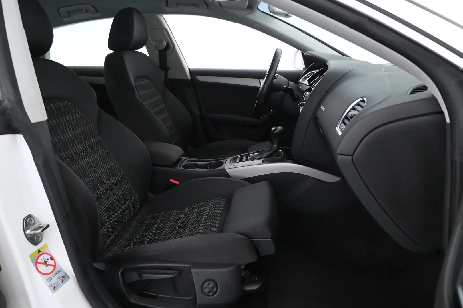 Car Image - 3Nud5uduyb0OqLlSPqjetM