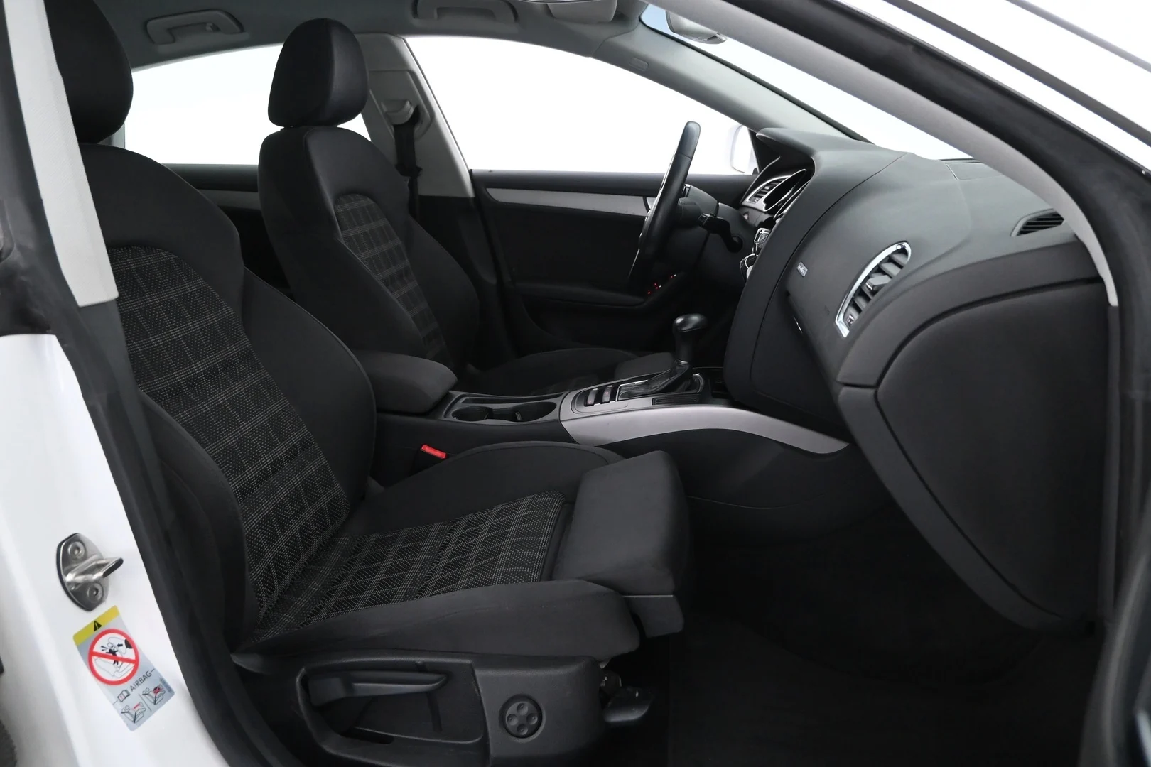 Car Image - 3Nud5uduyb0OqLlSPqjetM