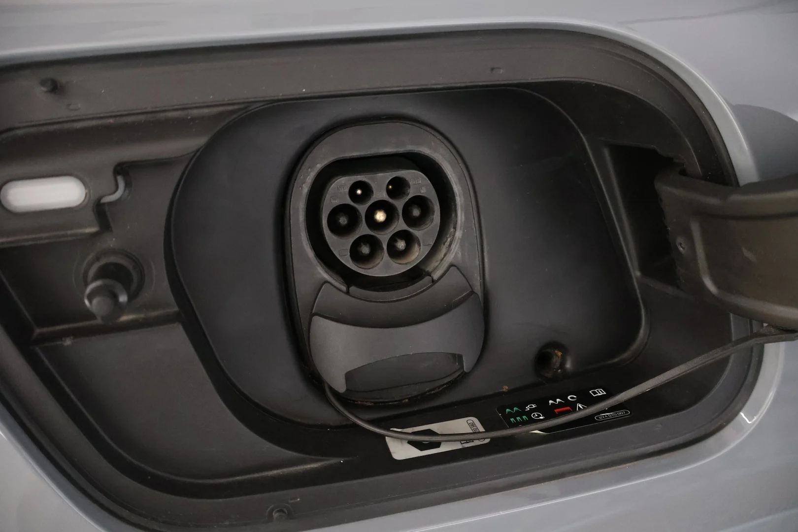 Car Image - 30UksEg731Jf1an57IDDM2