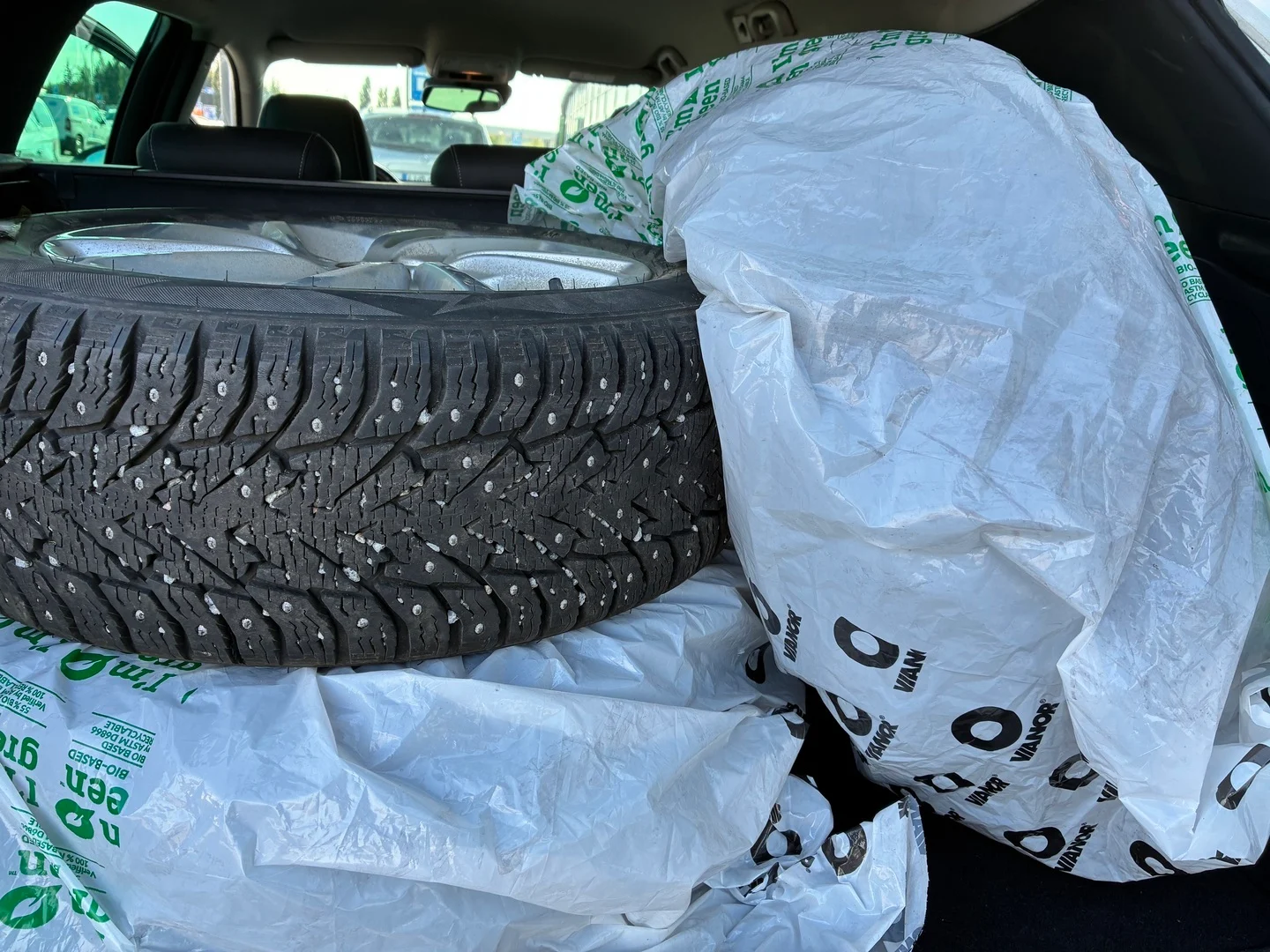 Car Image - 3R0UEXx13rMWtByf9s8rtc