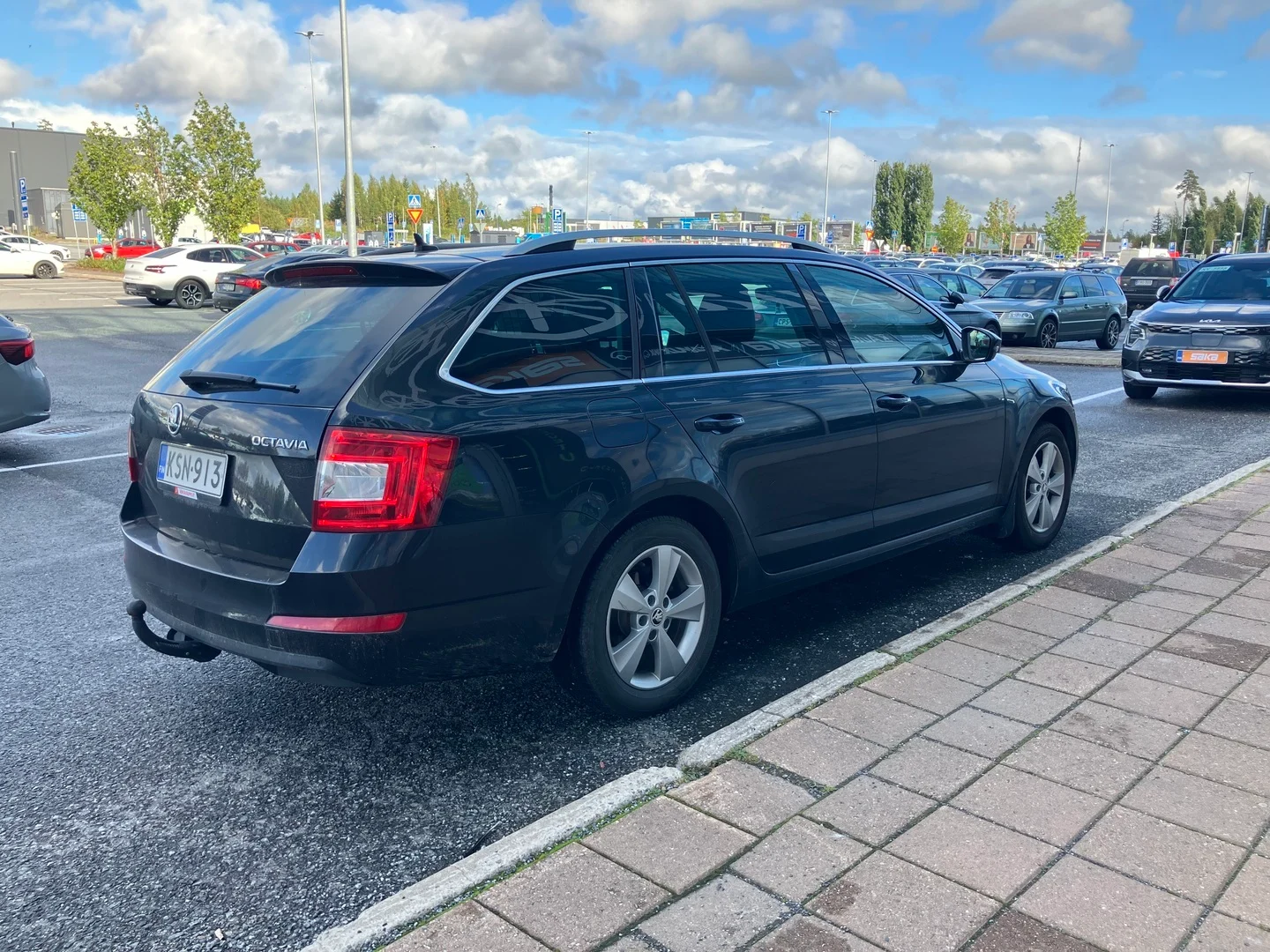 Car Image - 151Ig3f5nEDnI7OS8fEMKk